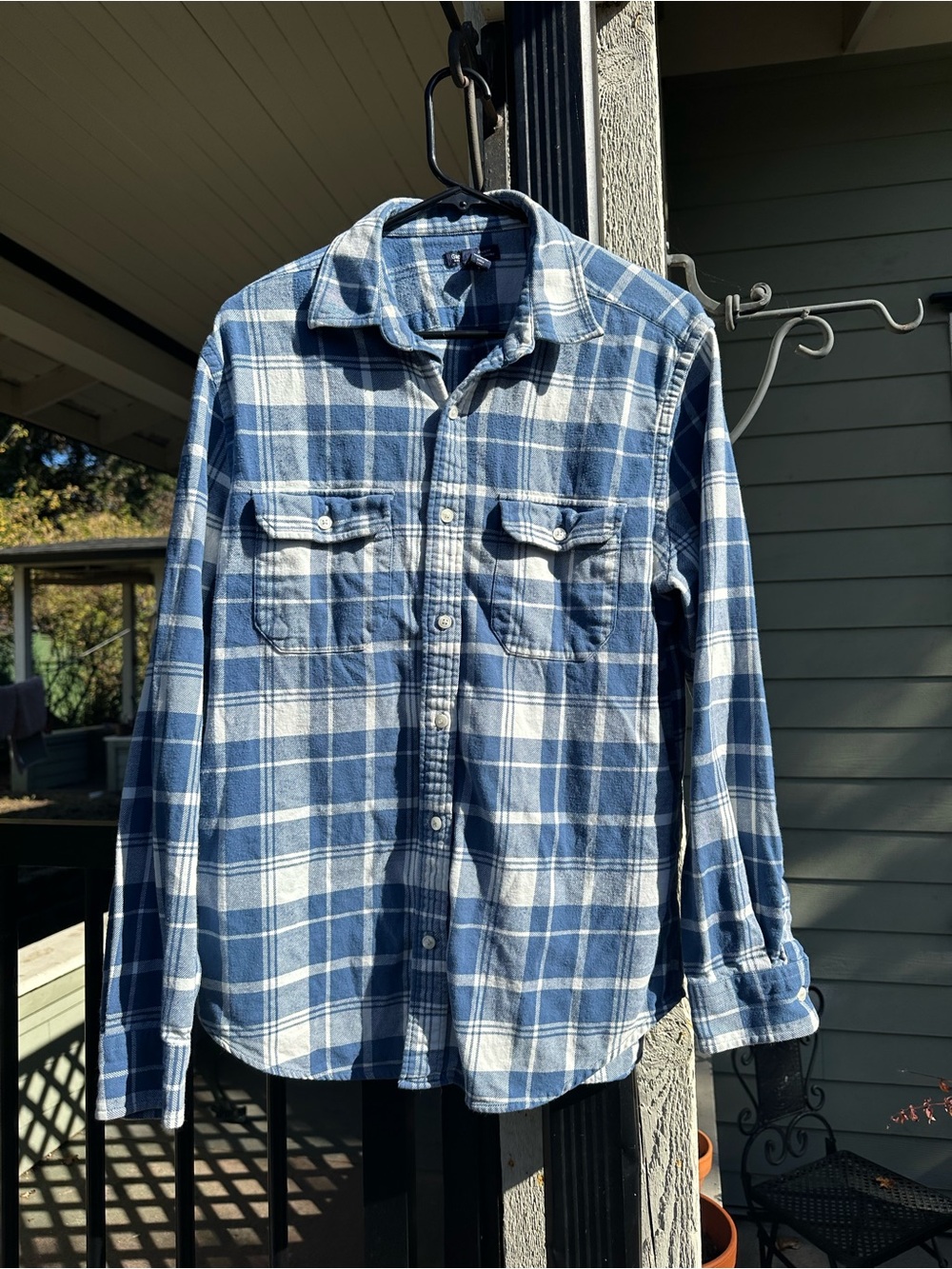 Gap Men's Blue Plaid Button-Up Shirt